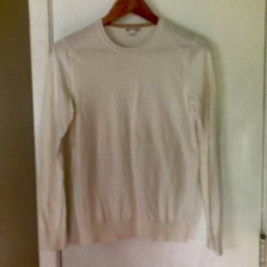 Gap lightweight crew neck sweater. Lightly worn